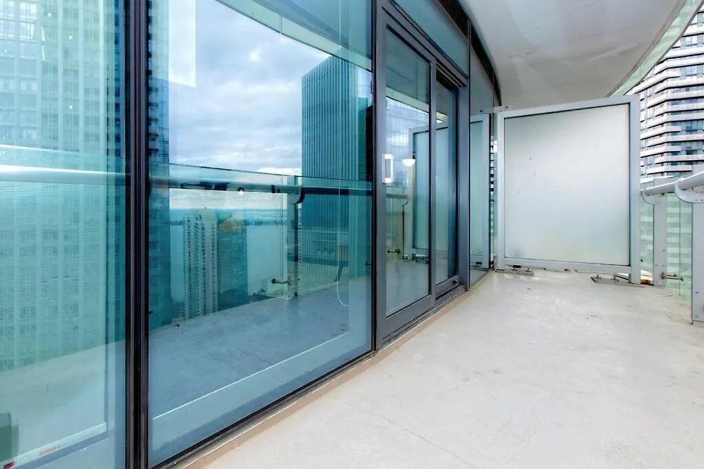 Lux Condo Near Cn Tower W/Amazing View + Parking! Toronto