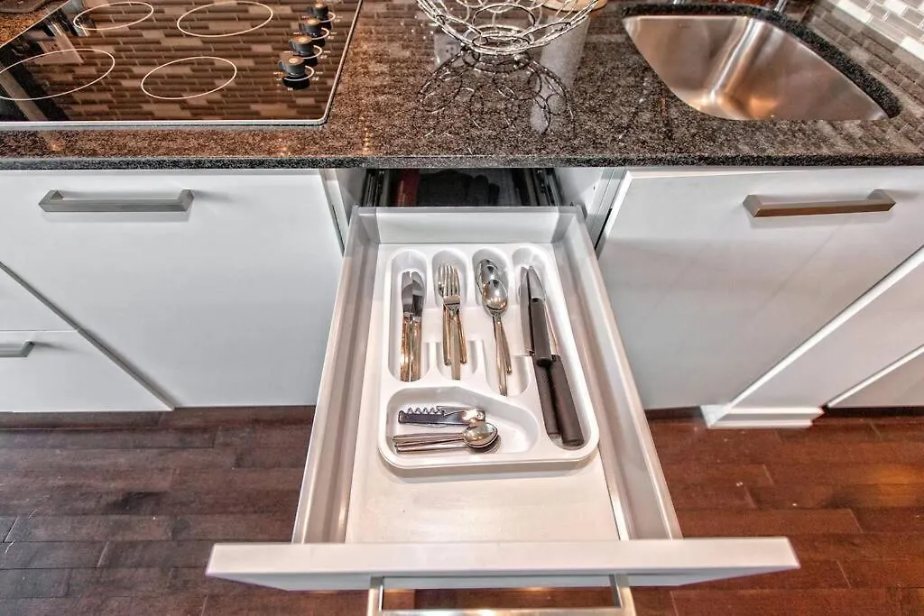 Apartment Lux Condo Near Cn Tower W/Amazing View + Parking! Canada