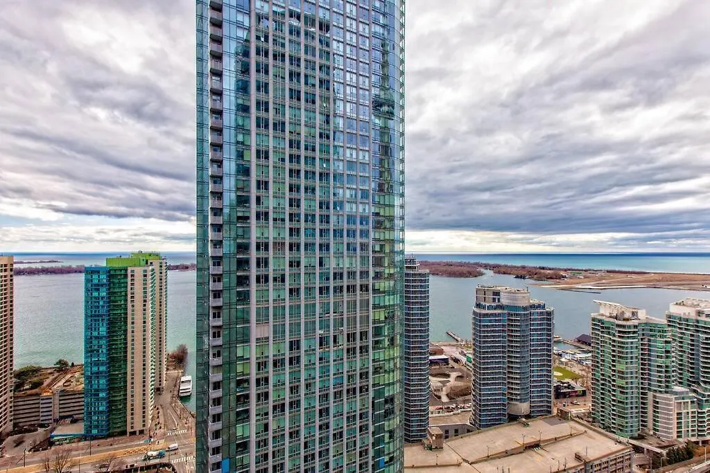Lux Condo Near Cn Tower W/Amazing View + Parking! 0*, Toronto