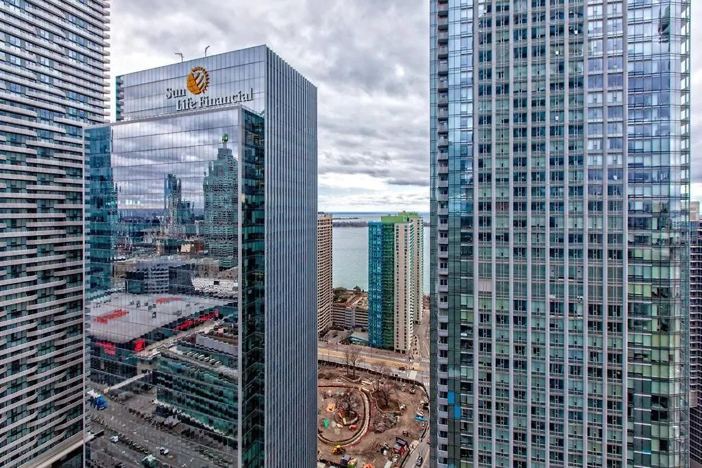 Apartment Lux Condo Near Cn Tower W/Amazing View + Parking!