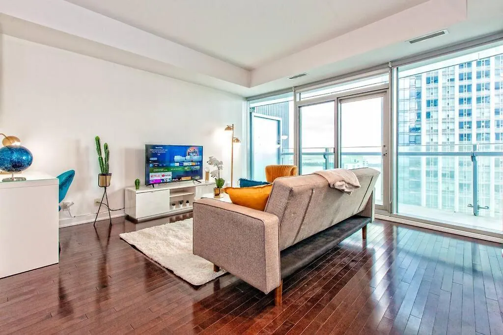 Lux Condo Near Cn Tower W/Amazing View + Parking! 0*, Toronto Canada